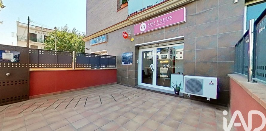 Commercial property in Segur de Calafell, Tarragona, Spain 1 bedroom, 41 sq.m. No. 185296