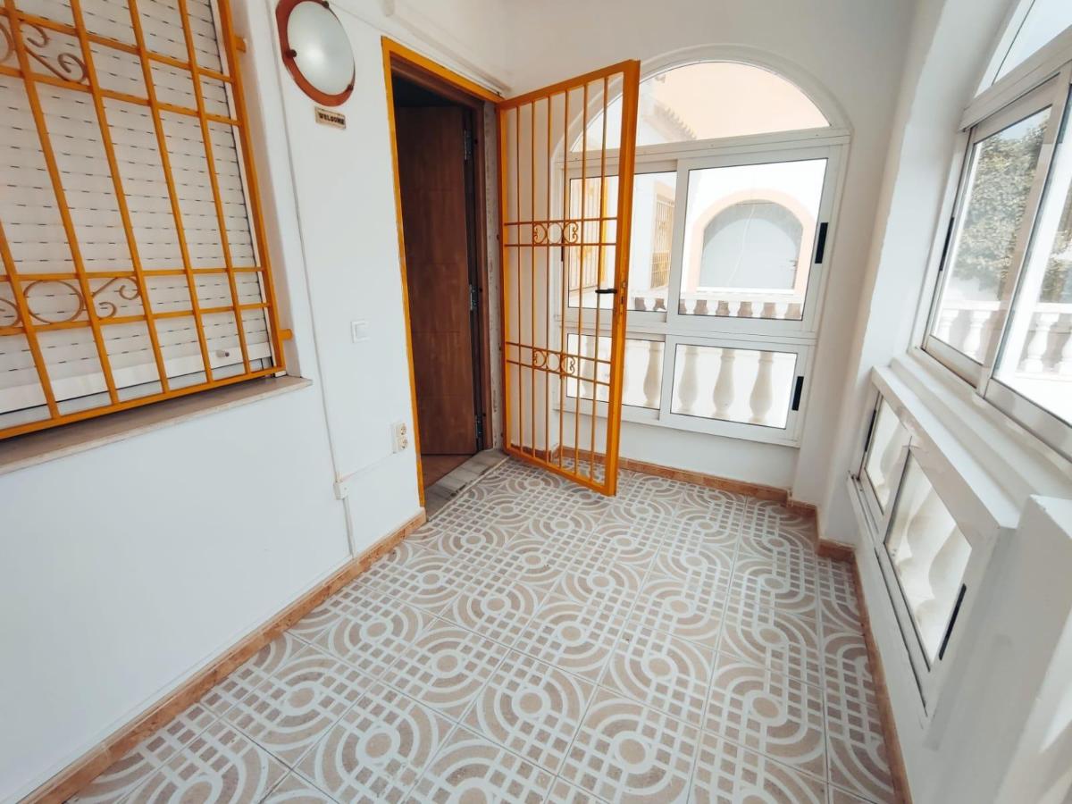 House in Torrevieja, Alicante, Spain 2 bedrooms, 53 sq.m. No. 183851