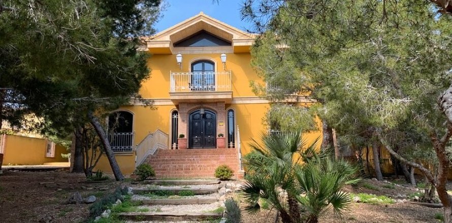 Villa in Ciudad Quesada, Alicante, Spain 6 bedrooms, 300 sq.m. No. 175286