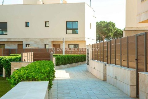 Kamienica w Lloret de Mar, Girona, Hiszpania 3 sypialnie, 145 mkw. nr 177039 – zdjęcie 2