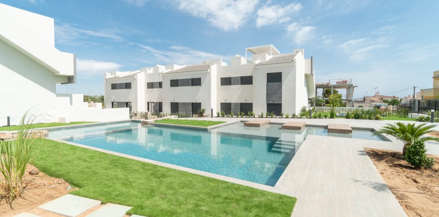 Bungalow en Torrevieja, Alicante, España 3 dormitorios, 82 m2 No. 156008