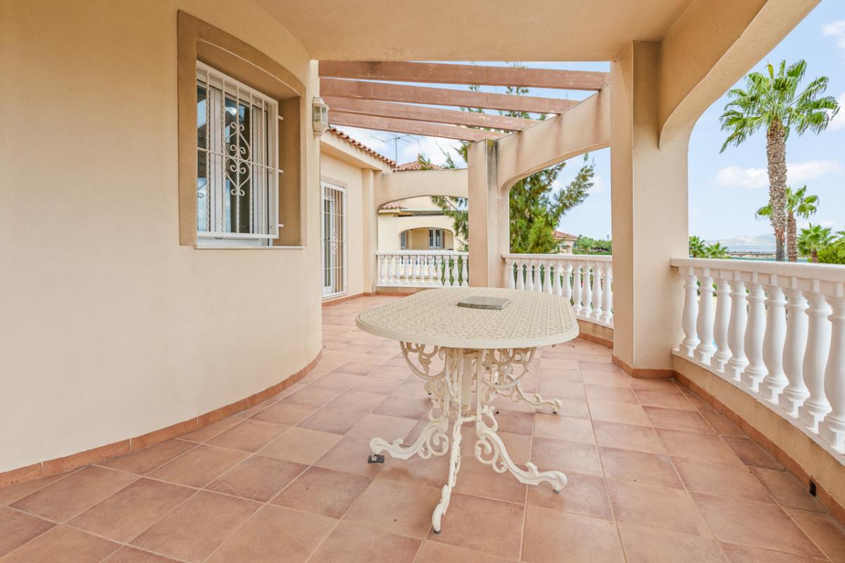 Villa en Algorfa, Alicante, España 4 dormitorios, 220 m2 No. 112903