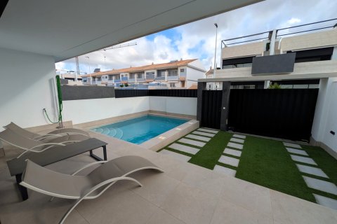 Bungalowi myytävänä Pilar de la Horadada, Alicante, Espanja, 3 makuuhuonetta,  No. 138882 - kuva 25