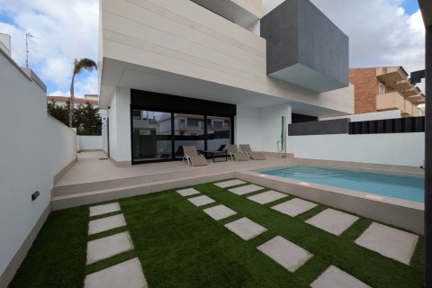 Bungalowi myytävänä Pilar de la Horadada, Alicante, Espanja, 3 makuuhuonetta,  No. 138882 - kuva 30
