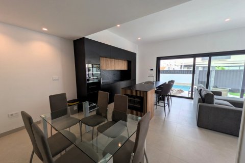 Bungalowi myytävänä Pilar de la Horadada, Alicante, Espanja, 3 makuuhuonetta,  No. 138882 - kuva 19
