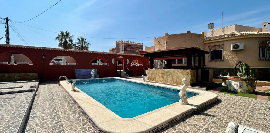 Villa Torrevieja, Alicante, Spagna 3 camere da letto, 168 mq. N° 138883