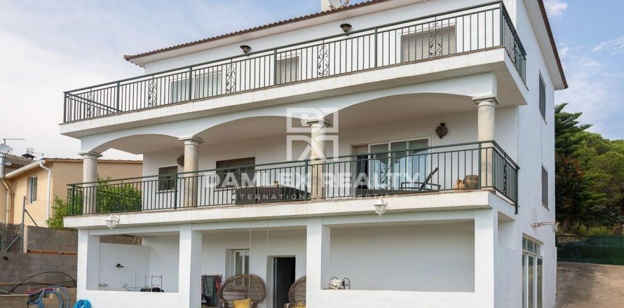 Māja Lloret de Mar, Girona, Spānijā 3 istabas, 208 m2 Nr. 177280