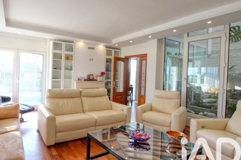 Hus till salu i Girona, Spanien 3 sovrum, 317 kvm. Nr. 173291 - foto 8