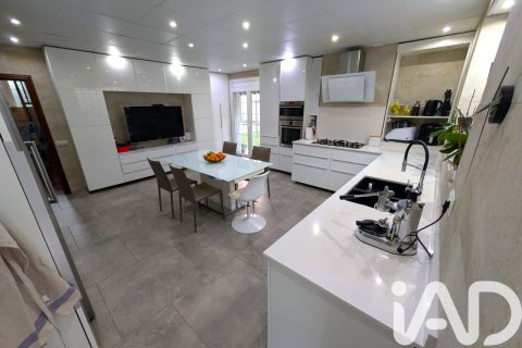 Hus till salu i Girona, Spanien 3 sovrum, 317 kvm. Nr. 173291 - foto 13