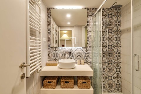 Apartment for sale in Barcelona, Spain 3 bedrooms, 91 sq.m. No. 167963 - photo 5