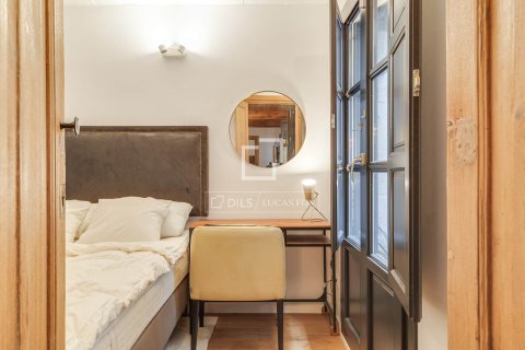 Apartment for sale in Barcelona, Spain 3 bedrooms, 91 sq.m. No. 167963 - photo 15