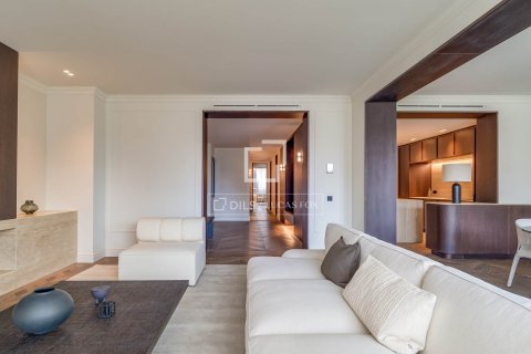 Apartment for sale in Barcelona, Spain 3 bedrooms, 211 sq.m. No. 167959 - photo 9