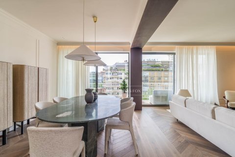 Apartment for sale in Barcelona, Spain 3 bedrooms, 211 sq.m. No. 167959 - photo 3