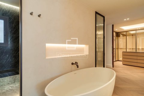 Apartment for sale in Barcelona, Spain 3 bedrooms, 211 sq.m. No. 167959 - photo 28