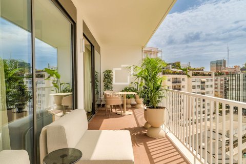 Apartment for sale in Barcelona, Spain 3 bedrooms, 211 sq.m. No. 167959 - photo 4