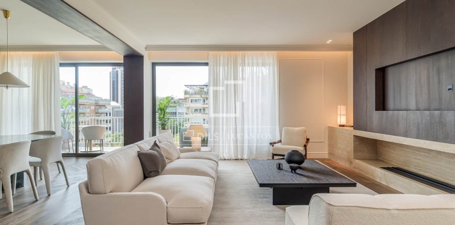Apartment in Barcelona, Spain 3 bedrooms, 211 sq.m. No. 167959
