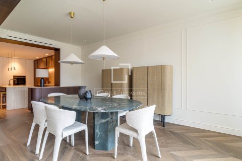 Apartment for sale in Barcelona, Spain 3 bedrooms, 211 sq.m. No. 167959 - photo 11