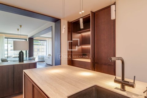 Apartment for sale in Barcelona, Spain 3 bedrooms, 211 sq.m. No. 167959 - photo 15