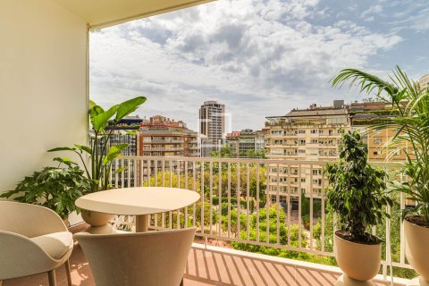 Apartment for sale in Barcelona, Spain 3 bedrooms, 211 sq.m. No. 167959 - photo 5