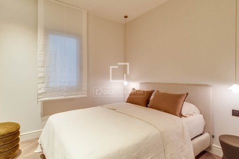 Apartment for sale in Barcelona, Spain 3 bedrooms, 211 sq.m. No. 167959 - photo 18