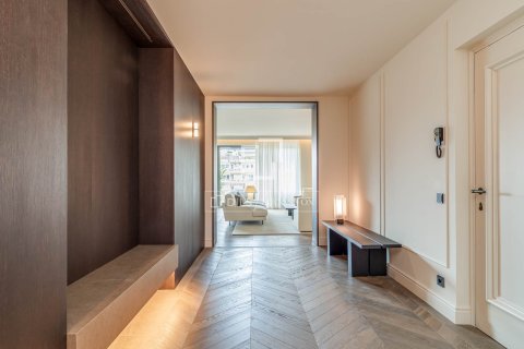 Apartment for sale in Barcelona, Spain 3 bedrooms, 211 sq.m. No. 167959 - photo 16