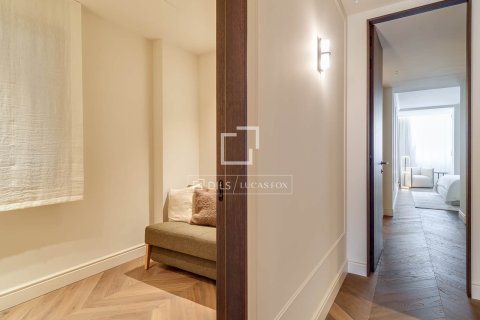Apartment for sale in Barcelona, Spain 3 bedrooms, 211 sq.m. No. 167959 - photo 24