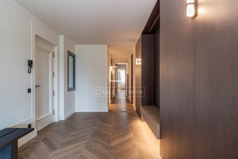 Apartment for sale in Barcelona, Spain 3 bedrooms, 211 sq.m. No. 167959 - photo 17
