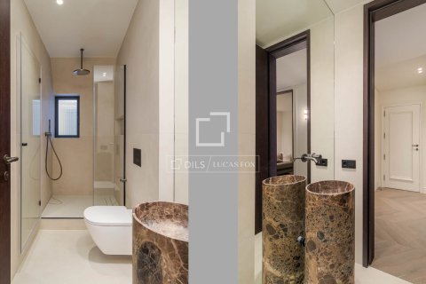 Apartment for sale in Barcelona, Spain 3 bedrooms, 211 sq.m. No. 167959 - photo 21