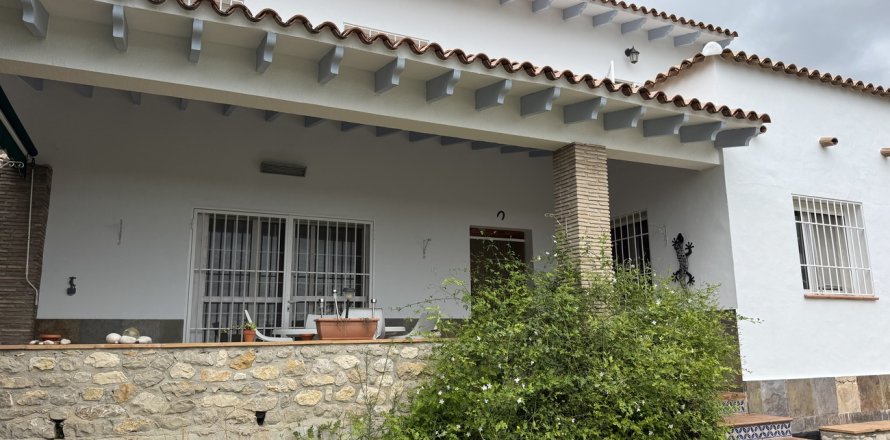 Villa in Tarbena, Alicante, Spain 4 bedrooms,  No. 149978
