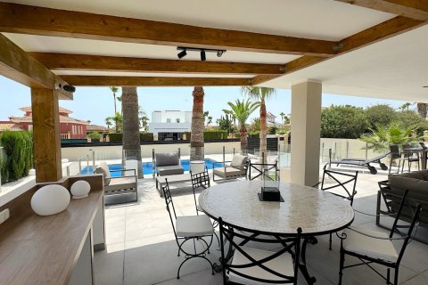 Villa for sale in L'Alfàs del Pi, Alicante, Spain 4 bedrooms, 350 sq.m. No. 149977 - photo 20