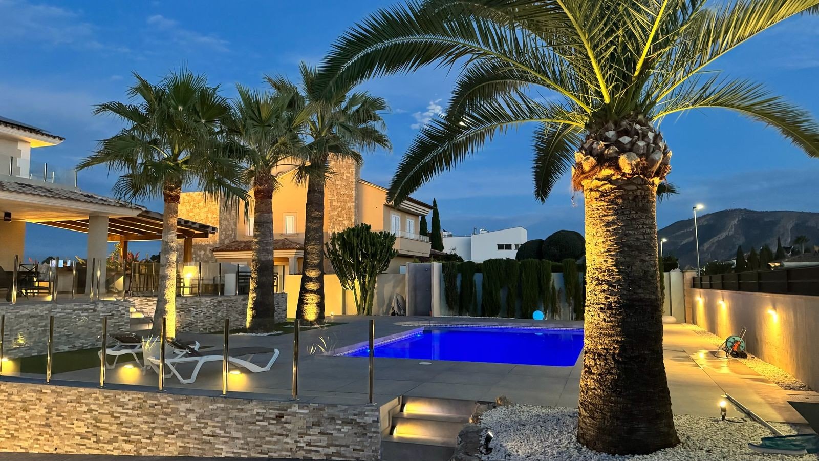 Villa i L'Alfàs del Pi, Alicante, Spanien 4 sovrum, 350 kvm. Nr. 149977