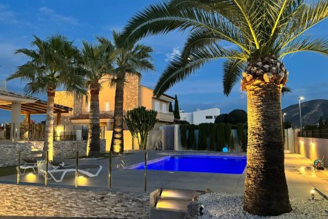 Villa for sale in L'Alfàs del Pi, Alicante, Spain 4 bedrooms, 350 sq.m. No. 149977 - photo 4