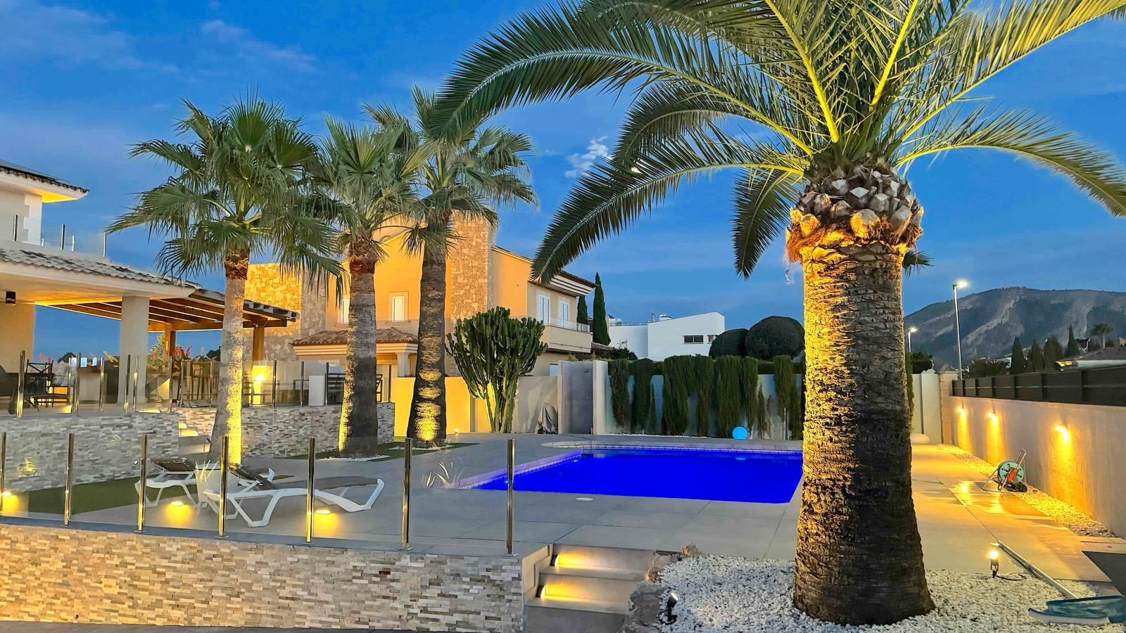 Villa i L'Alfàs del Pi, Alicante, Spanien 4 sovrum, 350 kvm. Nr. 149977