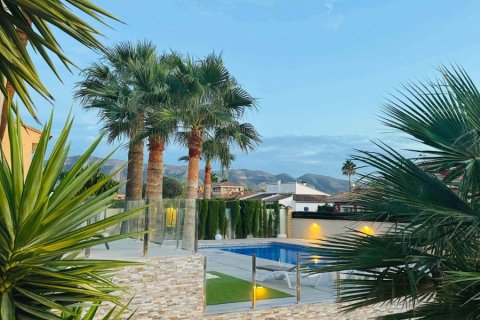 Villa for sale in L'Alfàs del Pi, Alicante, Spain 4 bedrooms, 350 sq.m. No. 149977 - photo 23