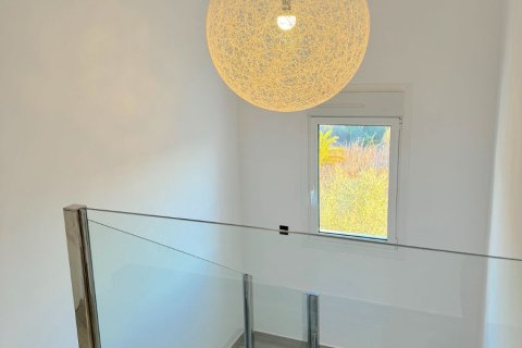 Villa for sale in L'Alfàs del Pi, Alicante, Spain 4 bedrooms, 350 sq.m. No. 149977 - photo 11