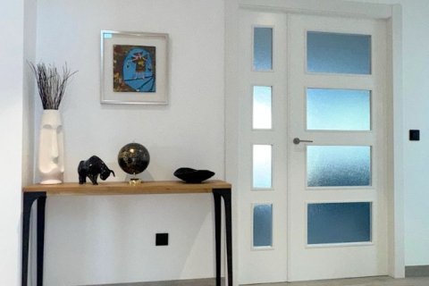 Villa for sale in L'Alfàs del Pi, Alicante, Spain 4 bedrooms, 350 sq.m. No. 149977 - photo 15