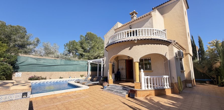 Villa a Villamartin, Alicante, Spagna 3 camere da letto, 100 mq. N° 149974