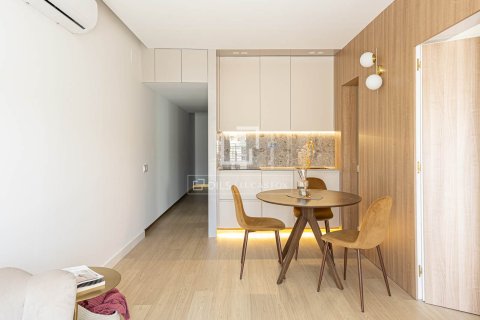 Huoneisto vuokrattavana Barcelona, Espanja, 2 makuuhuonetta, 52 m2 No. 192867 - kuva 14