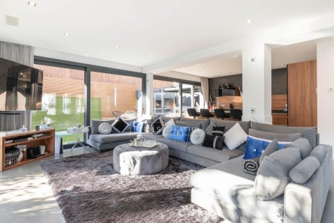 Huvila vuokrattavana Castelldefels, Barcelona, Espanja, 5 makuuhuonetta, 362 m2 No. 192871 - kuva 9