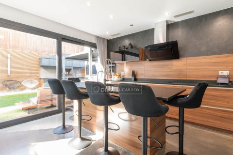 Huvila vuokrattavana Castelldefels, Barcelona, Espanja, 5 makuuhuonetta, 362 m2 No. 192871 - kuva 4