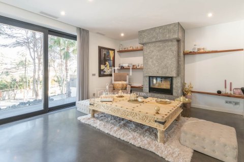 Huvila vuokrattavana Castelldefels, Barcelona, Espanja, 5 makuuhuonetta, 362 m2 No. 192871 - kuva 15