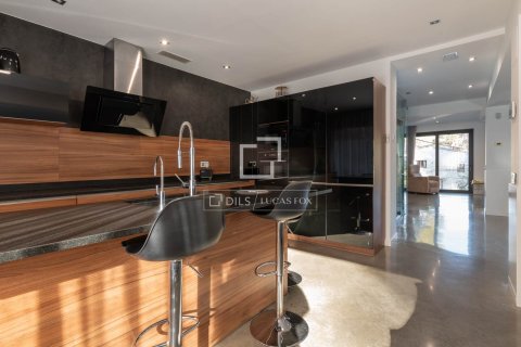 Huvila vuokrattavana Castelldefels, Barcelona, Espanja, 5 makuuhuonetta, 362 m2 No. 192871 - kuva 7