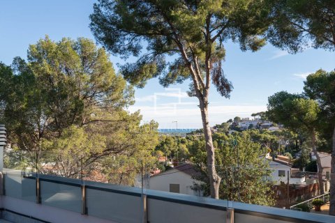 Huvila vuokrattavana Castelldefels, Barcelona, Espanja, 5 makuuhuonetta, 362 m2 No. 192871 - kuva 3
