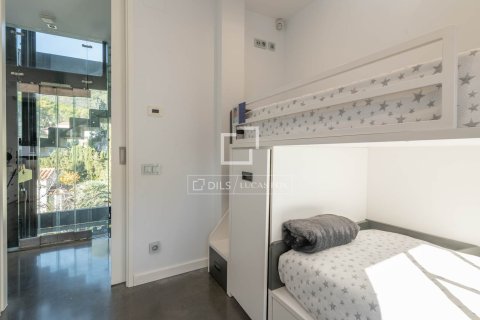 Huvila vuokrattavana Castelldefels, Barcelona, Espanja, 5 makuuhuonetta, 362 m2 No. 192871 - kuva 16