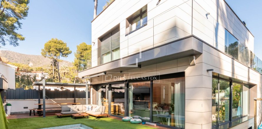 Huvila Castelldefels, Barcelona, Espanja 5 makuuhuonetta, 362 m2 No. 192871