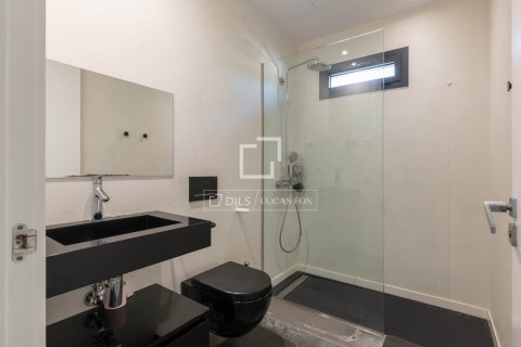 Huvila vuokrattavana Castelldefels, Barcelona, Espanja, 5 makuuhuonetta, 362 m2 No. 192871 - kuva 29