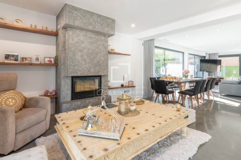 Huvila vuokrattavana Castelldefels, Barcelona, Espanja, 5 makuuhuonetta, 362 m2 No. 192871 - kuva 10