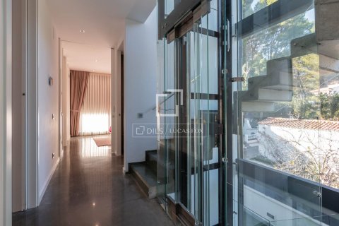 Huvila vuokrattavana Castelldefels, Barcelona, Espanja, 5 makuuhuonetta, 362 m2 No. 192871 - kuva 23