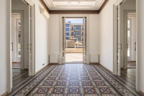 Huoneisto vuokrattavana Barcelona, Espanja, 3 makuuhuonetta, 167 m2 No. 192873 - kuva 3
