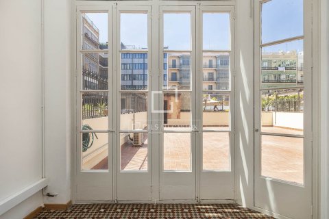 Huoneisto vuokrattavana Barcelona, Espanja, 3 makuuhuonetta, 167 m2 No. 192873 - kuva 7